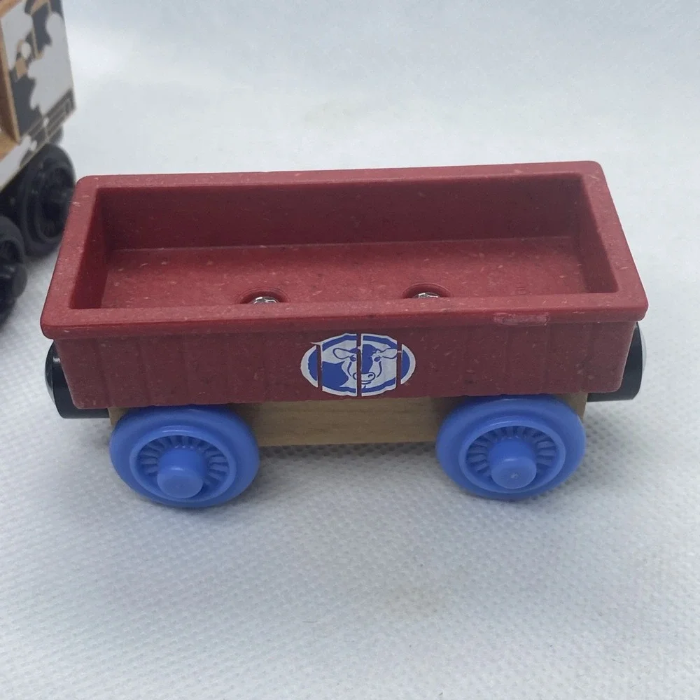 Thomas & Friends Wooden Railway Dairy Diesel And Dairy Car Train - Picture 6 of 8